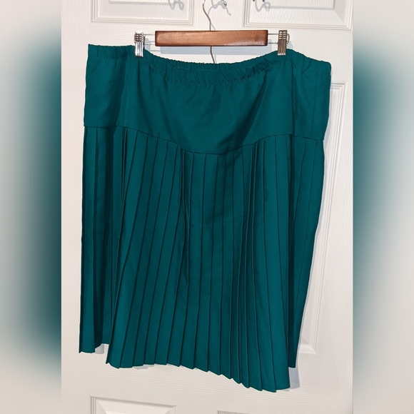 Plus Size Vintage Pleated Schoolgirl Skirt - Picture 6 of 8